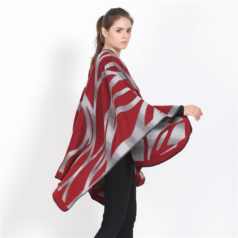 Damen Strukturstrick-Cape mit asymmetrischem Wickelfall und Jacquardmuster – Avérine