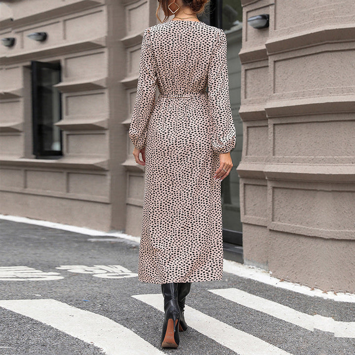 Damen Fließendes Wickel-Midikleid mit V-Ausschnitt, elastischem Smockbund und hohem Beinschlitz Echoarchiv