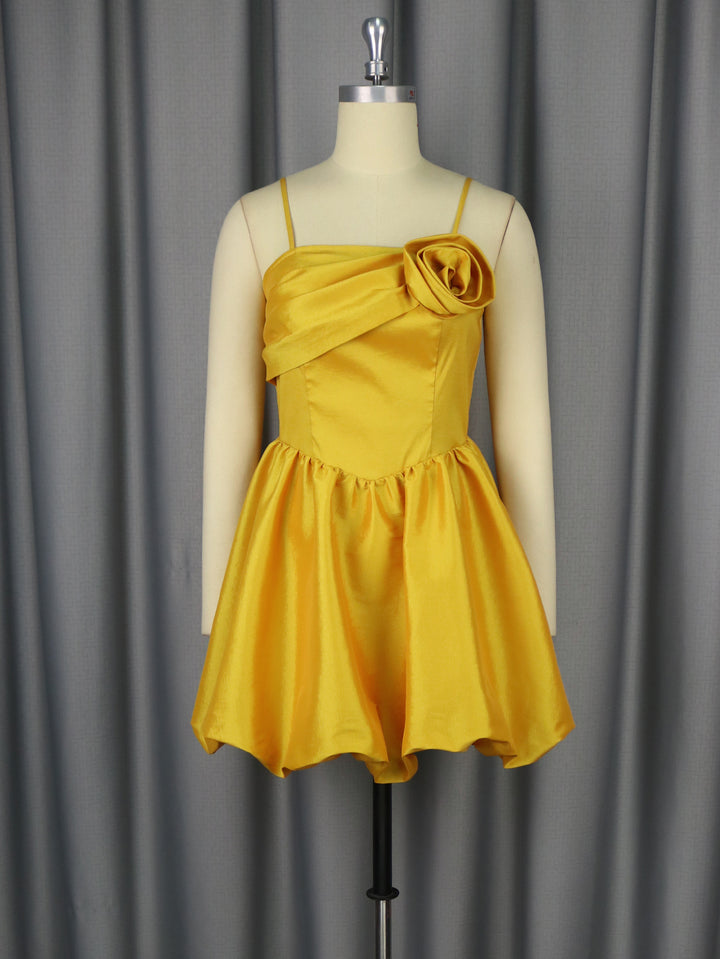 Damen Verspieltes Minikleid mit asymmetrischem Oberteil und floralem Detail Echo Archiv