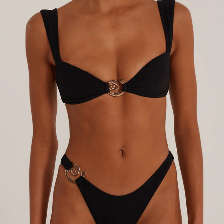 Damen Elegant geschnittenes Bikini-Set mit dekorativen Metallelementen Echo Archiv