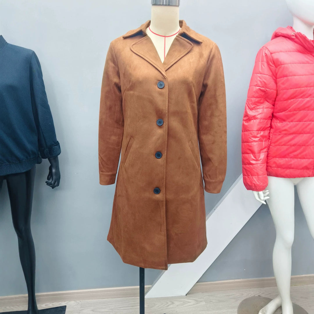 Damen langer Veloursimitat-Mantel mit klassischem Revers, markanter Knopfleiste und schrägen Eingrifftaschen – Montévia