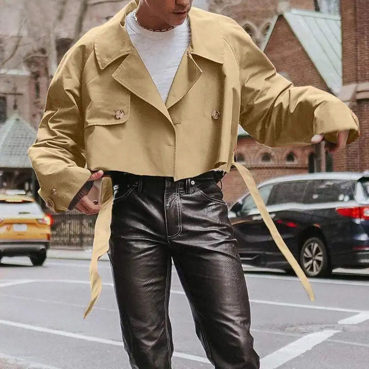 Damen Kurze Jacke mit doppelter Knopfleiste und bindbarem Saum Echoarchiv