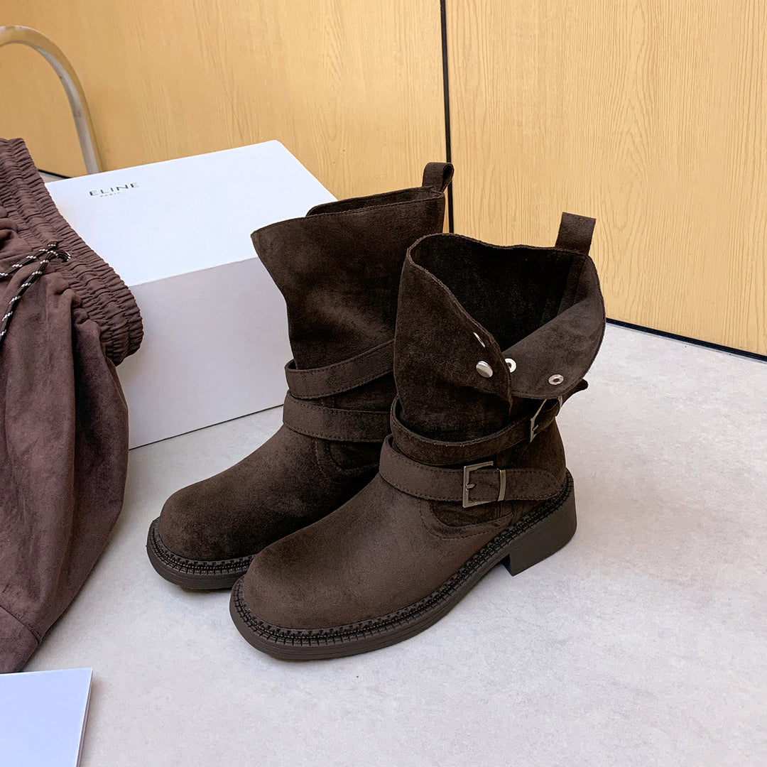 Damen Kurzschaft-Bikerboot aus Wildleder mit verstellbaren Schnallen und markantem Blockabsatz Echo Archiv