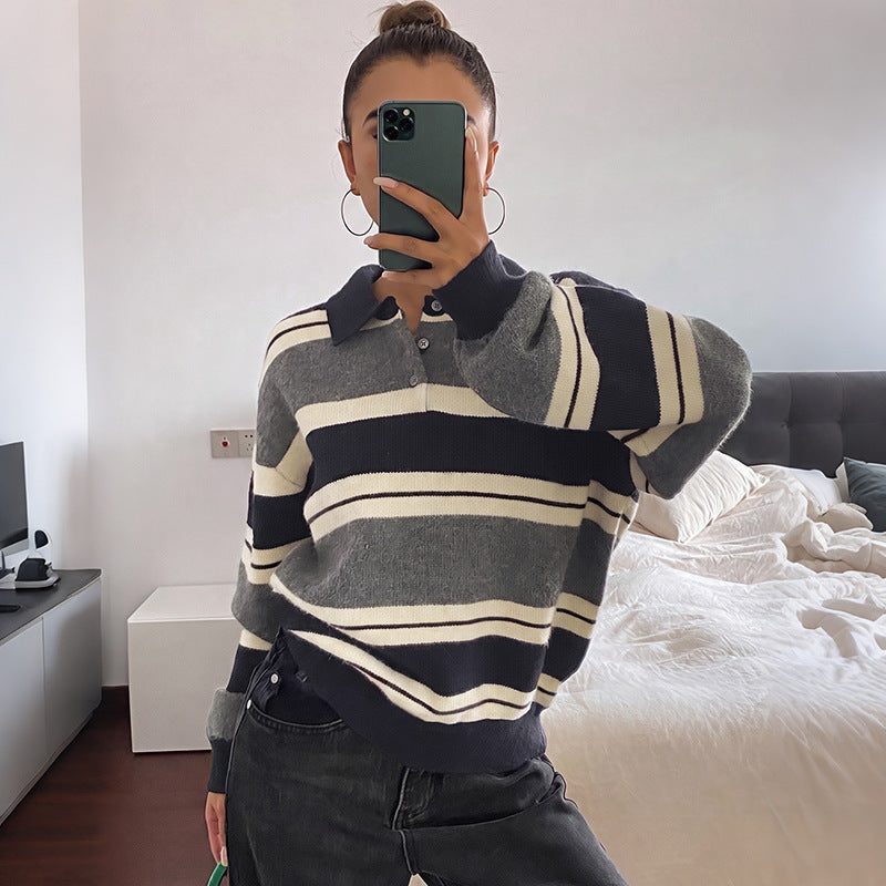 Damen Oversize-Strickpullover mit Polokragen, Streifenmuster und Knopfblende – Mavelle
