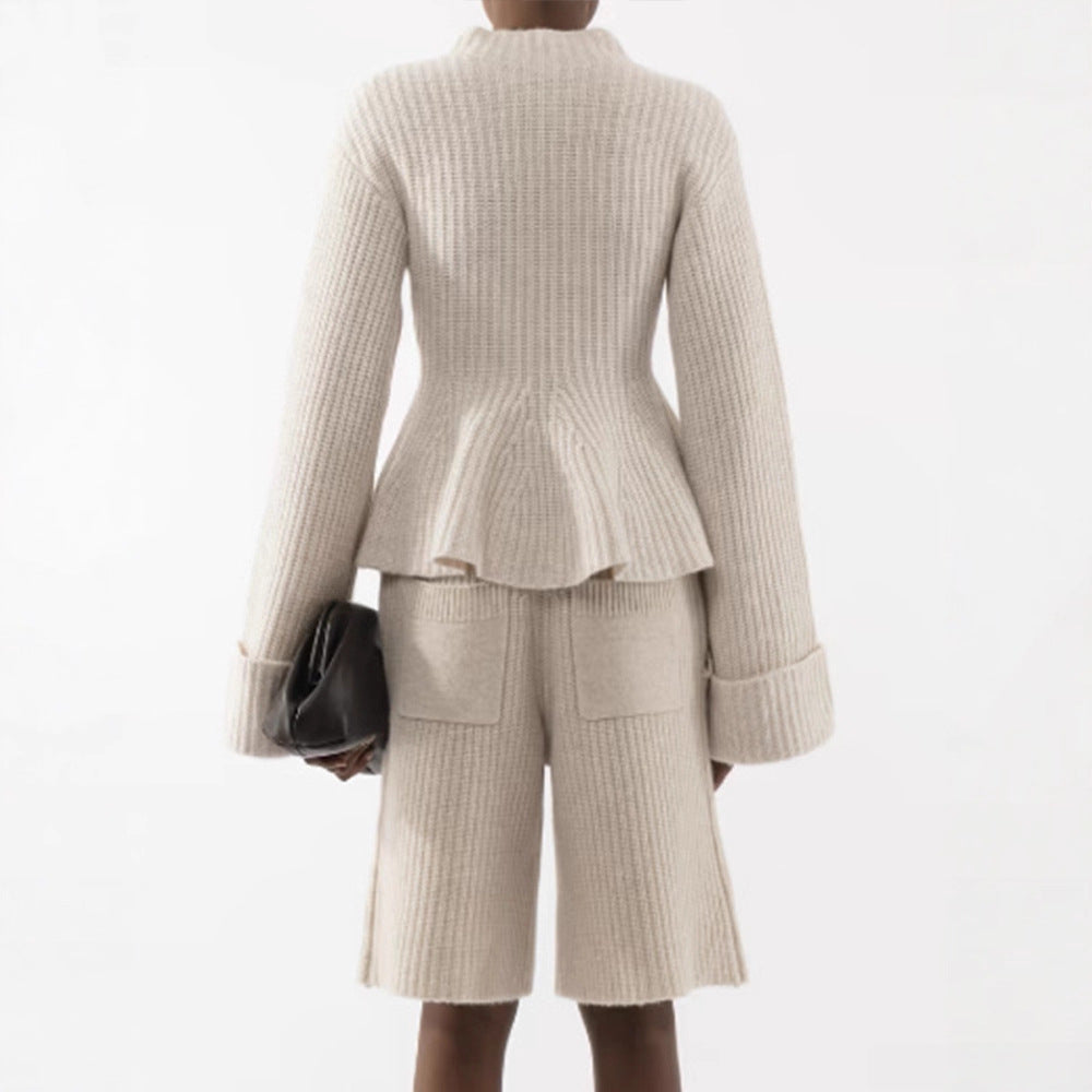 Damen Feinstrick-Zweiteiler mit tailliertem Peplum-Pullover und High-Waist-Bermuda Echoarchiv