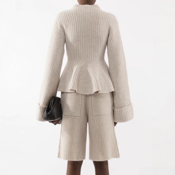 Damen Feinstrick-Zweiteiler mit tailliertem Peplum-Pullover und High-Waist-Bermuda Echoarchiv