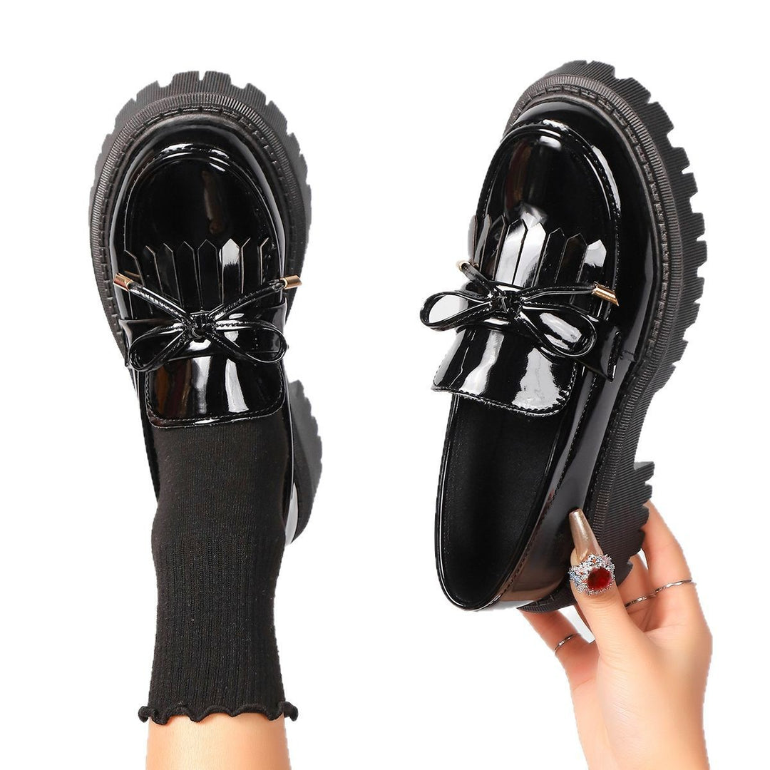 Damen Loafer in Lacklederoptik mit massiver Profilsohle und Zierschleife – Lioré