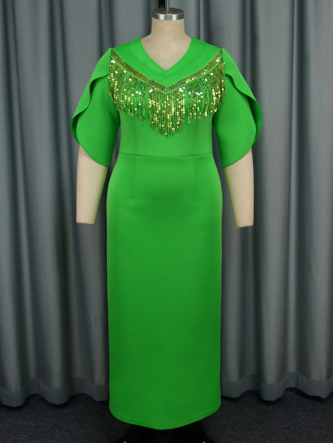 Damen Glamouröses Maxikleid mit funkelndem Fransenkragen Echo Archiv