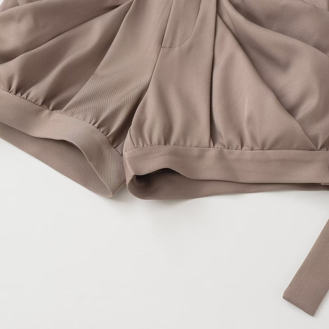 Damen elegante Shorts mit innovativem Faltenwurf und praktischen Seitentaschen Echo Archiv