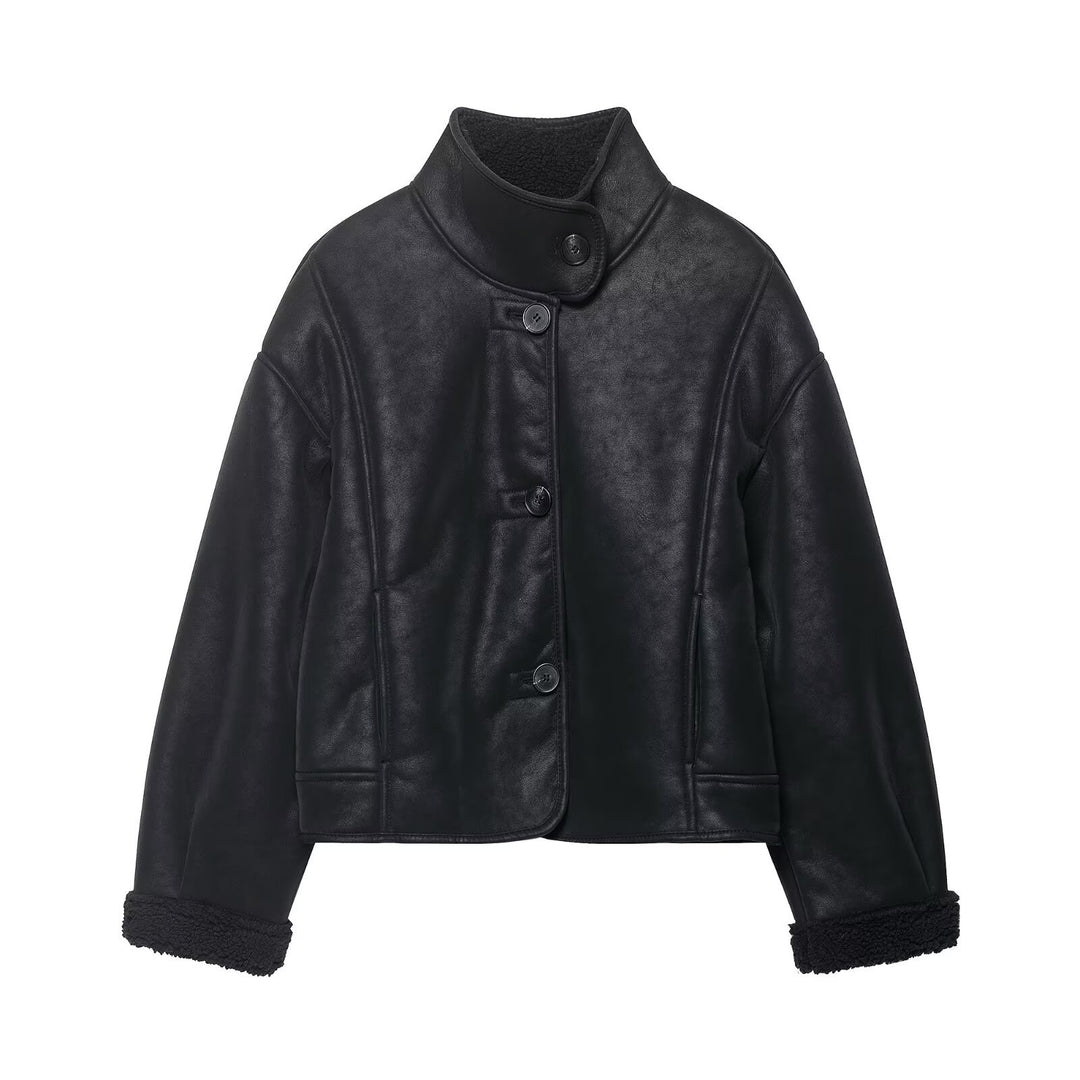 Damen Kurz geschnittene Kunstlederjacke mit Teddyfutter, Stehkragen und Knopfverschluss Echoarchiv