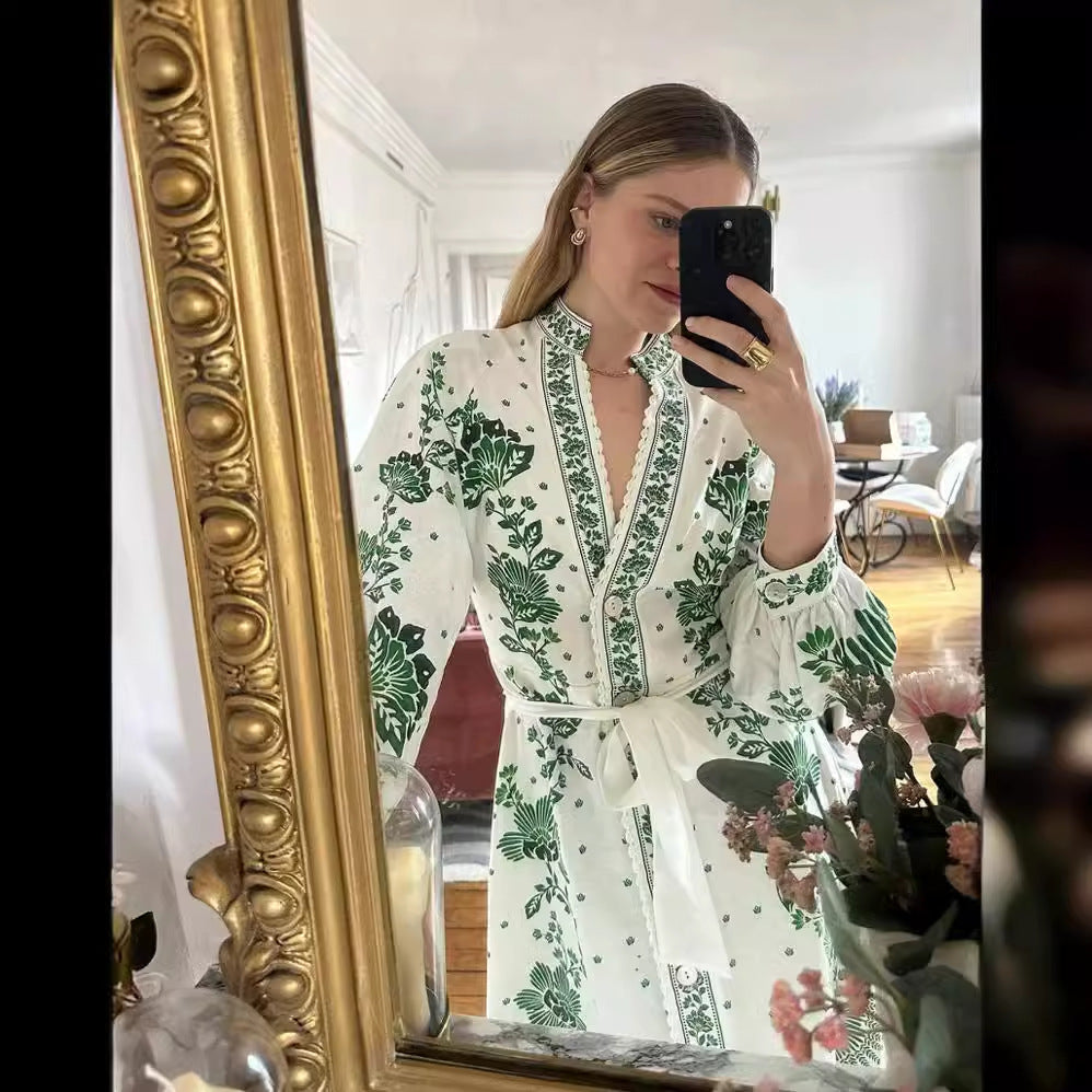 Damen 70+ langes Boho‑Maxikleid mit floralem Print, durchgehender Knopfleiste und gerafften Ärmelbündchen Echo Archiv