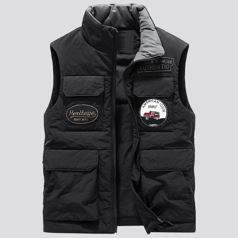 Herren Gepolsterte Utility-Weste mit Mehrfach-Taschen und Badge‑Patches Echoarchiv