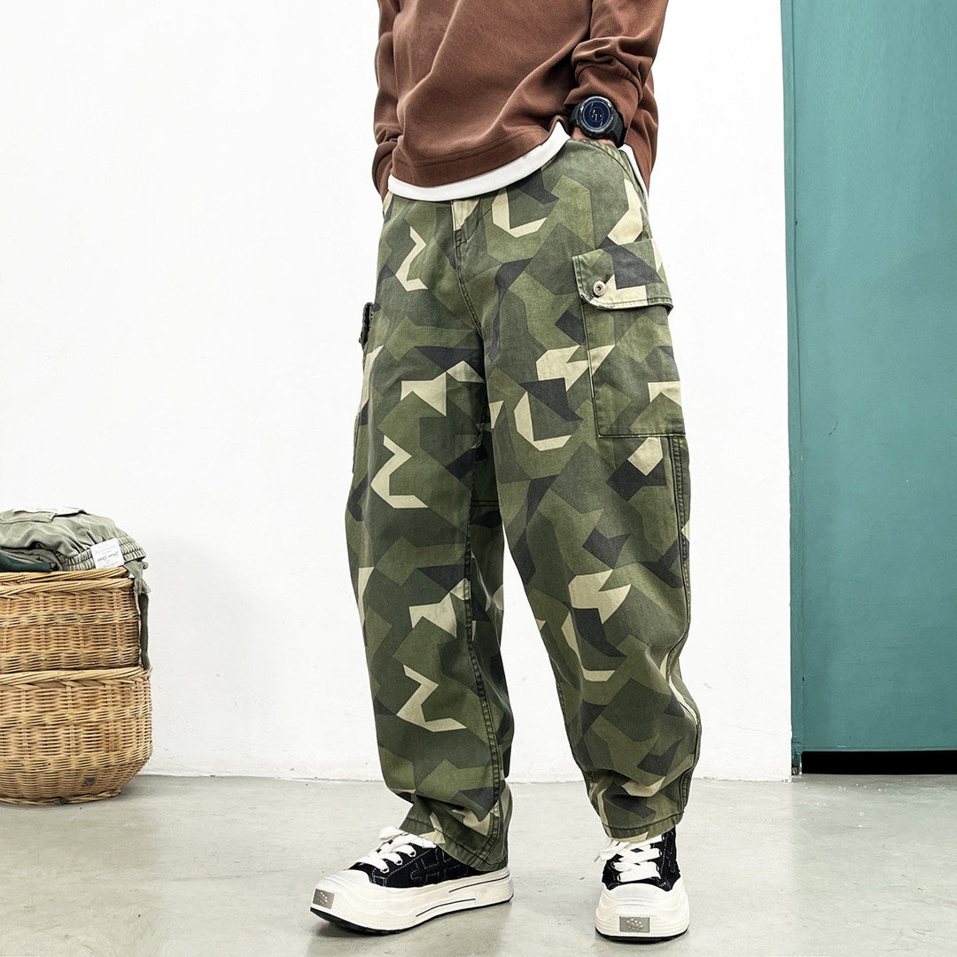 Herren Cargo-Hose im modernen Camouflage-Stil Echoarchiv