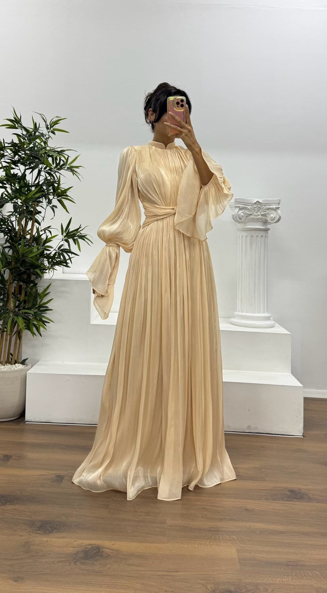 Damen Maxikleid mit figurschmeichelndem Schnitt und eleganter Raffung Echoarchiv