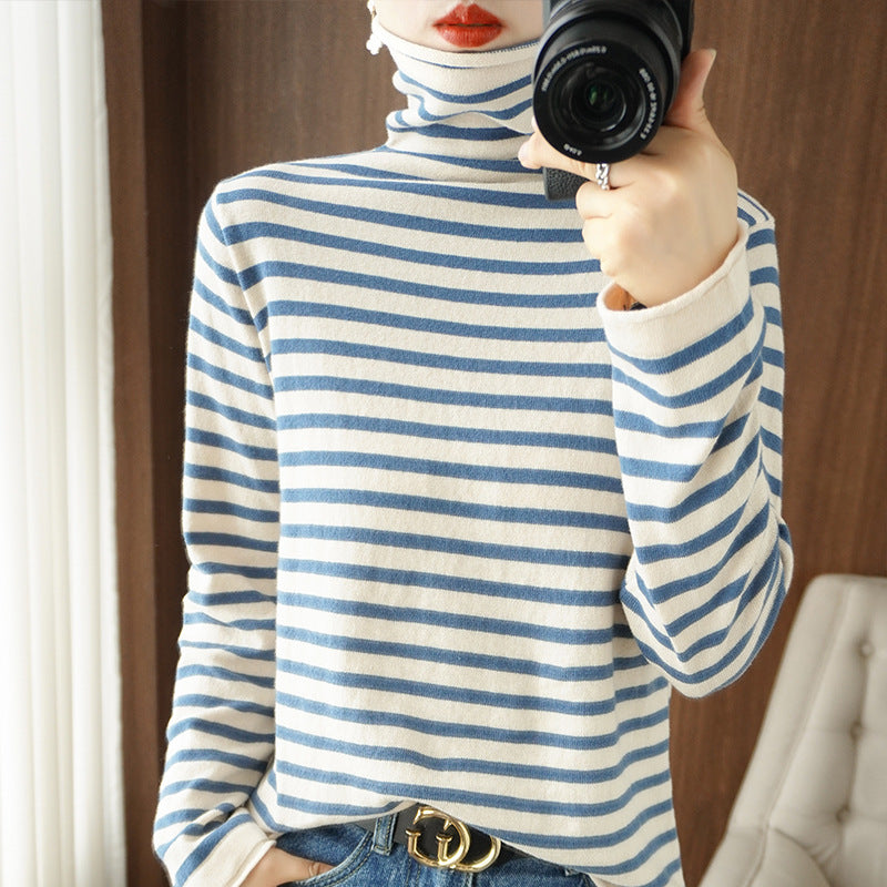 Damen Maritimer Feinstrick-Turtleneck mit feinem Streifenmuster und schlanker Passform Echoarchiv