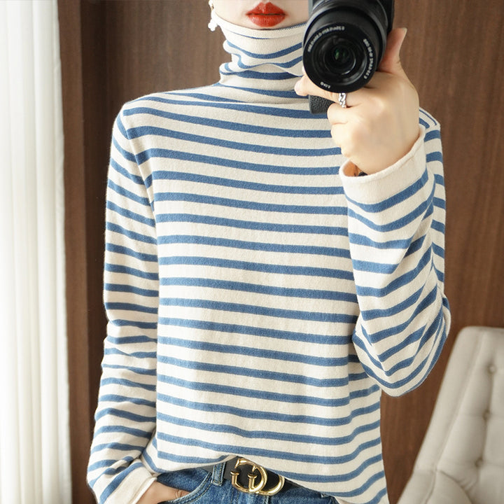 Damen Maritimer Feinstrick-Turtleneck mit feinem Streifenmuster und schlanker Passform Echoarchiv