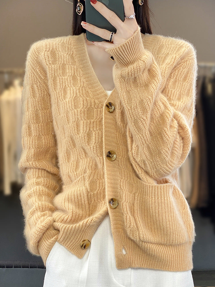 Damen Weicher Angora‑Look Zopfmuster-Cardigan mit V‑Ausschnitt und aufgesetzten Taschen Echoarchiv