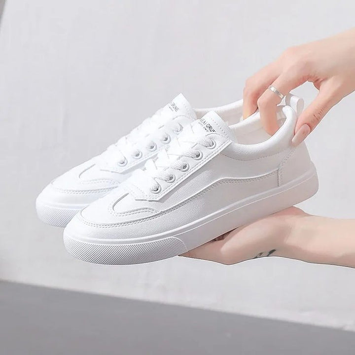 Damen Minimalistische Plateausneaker aus Textil mit gepolstertem Schaft und profilierter Gummisohle – Névara