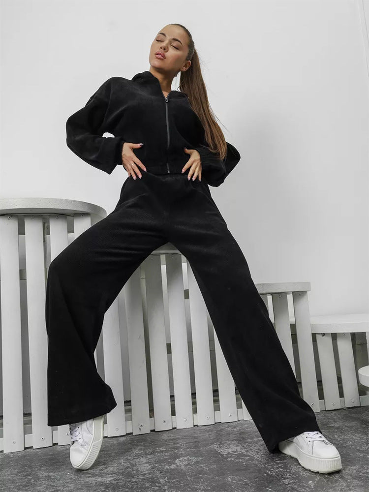 Damen Velours-Loungewear-Set mit kurzem Reißverschluss-Hoodie und weiter hochgeschnittener Palazzohose – Élanora
