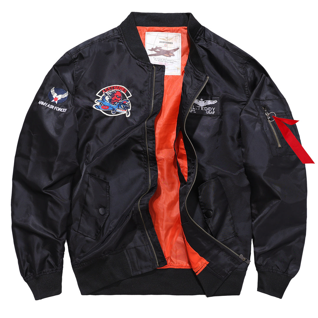 Männlicher  von Flugzeugen inspirierter Bomberjacke mit Kontrastfutter und Reißverschlussärmel mit Utility-Tasche Echo Archiv