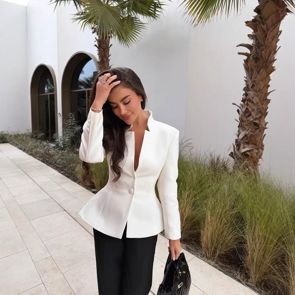 Damen Taillierter Einreihiger Blazer mit Stehkragen und tiefem V‑Ausschnitt Echo Archiv
