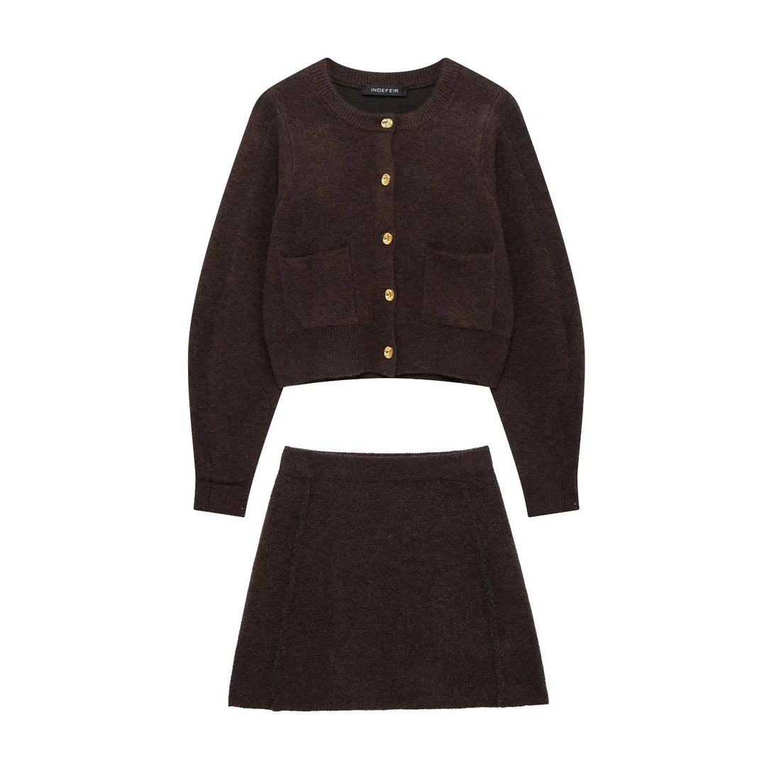 Damen 60+ Cropped Strickcardigan mit Rundhals, aufgesetzten Taschen und Zierknöpfen Echo Archiv