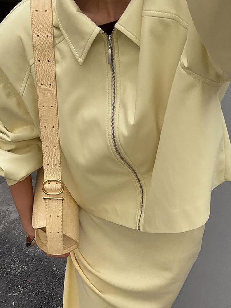 Damen Tailliertes Zip-Blouson-Set mit Hemdkragen und Midirock Echoarchiv
