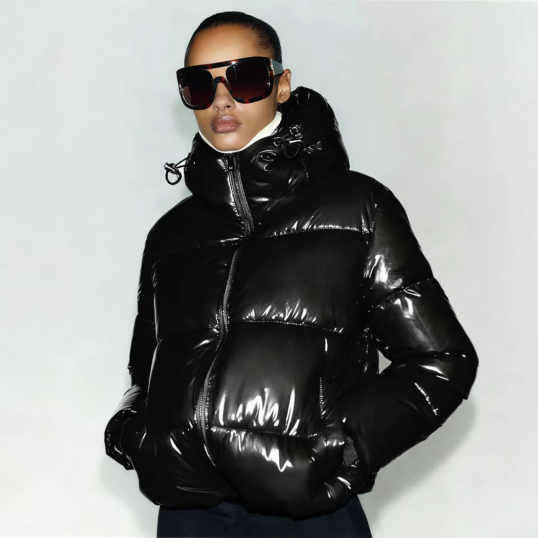 Damen Stylische Daunenjacke mit Kapuze – Célinea