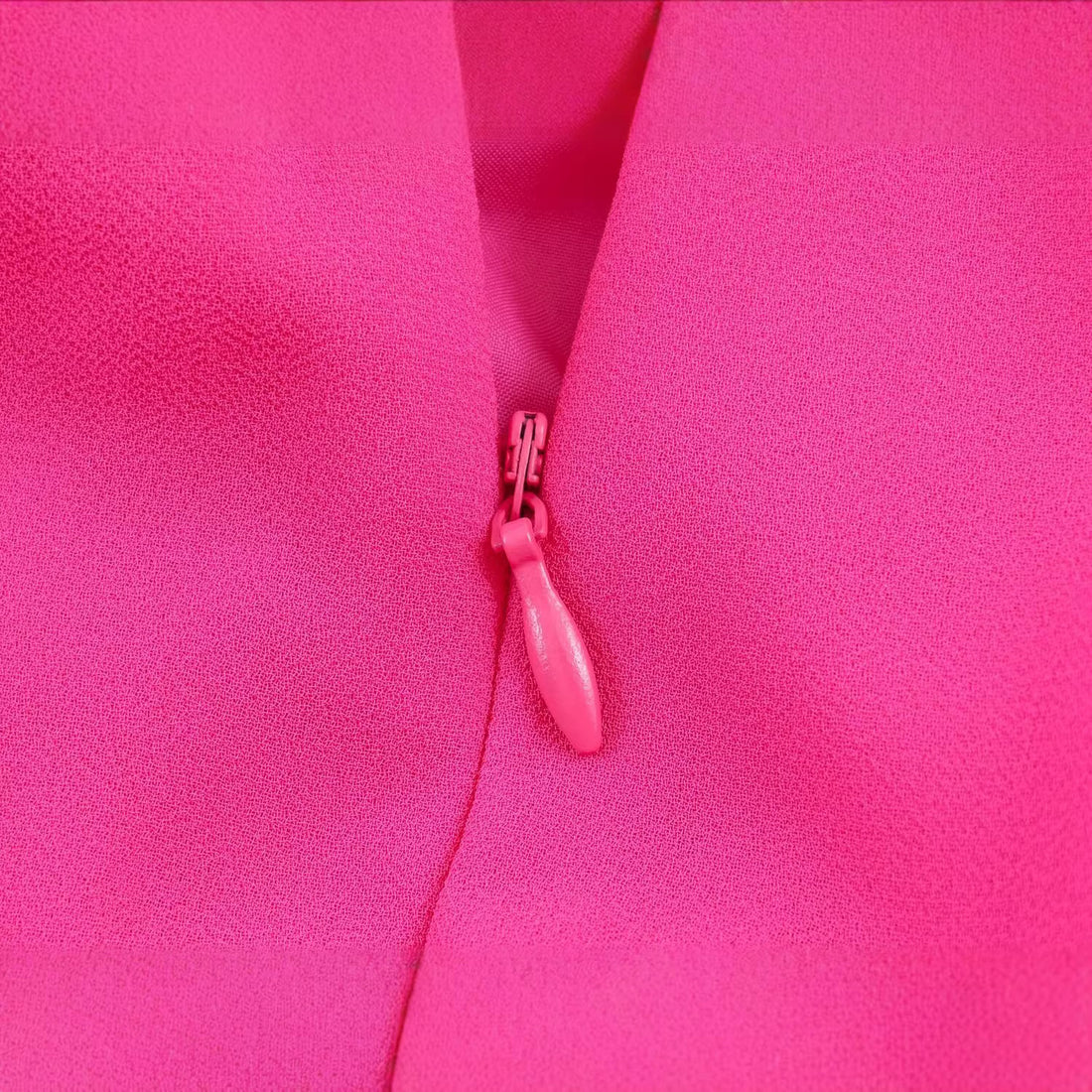 Damen Maxikleid mit Capelet, Stehkragen und Spitzenverzierung Echoarchiv