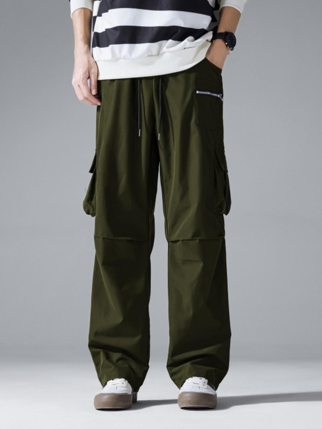 Herren Weite Cargo‑Hose im Baggy‑Cut mit Tunnelzugbund, Zipper‑Tasche & Klappfächern Echo Archiv