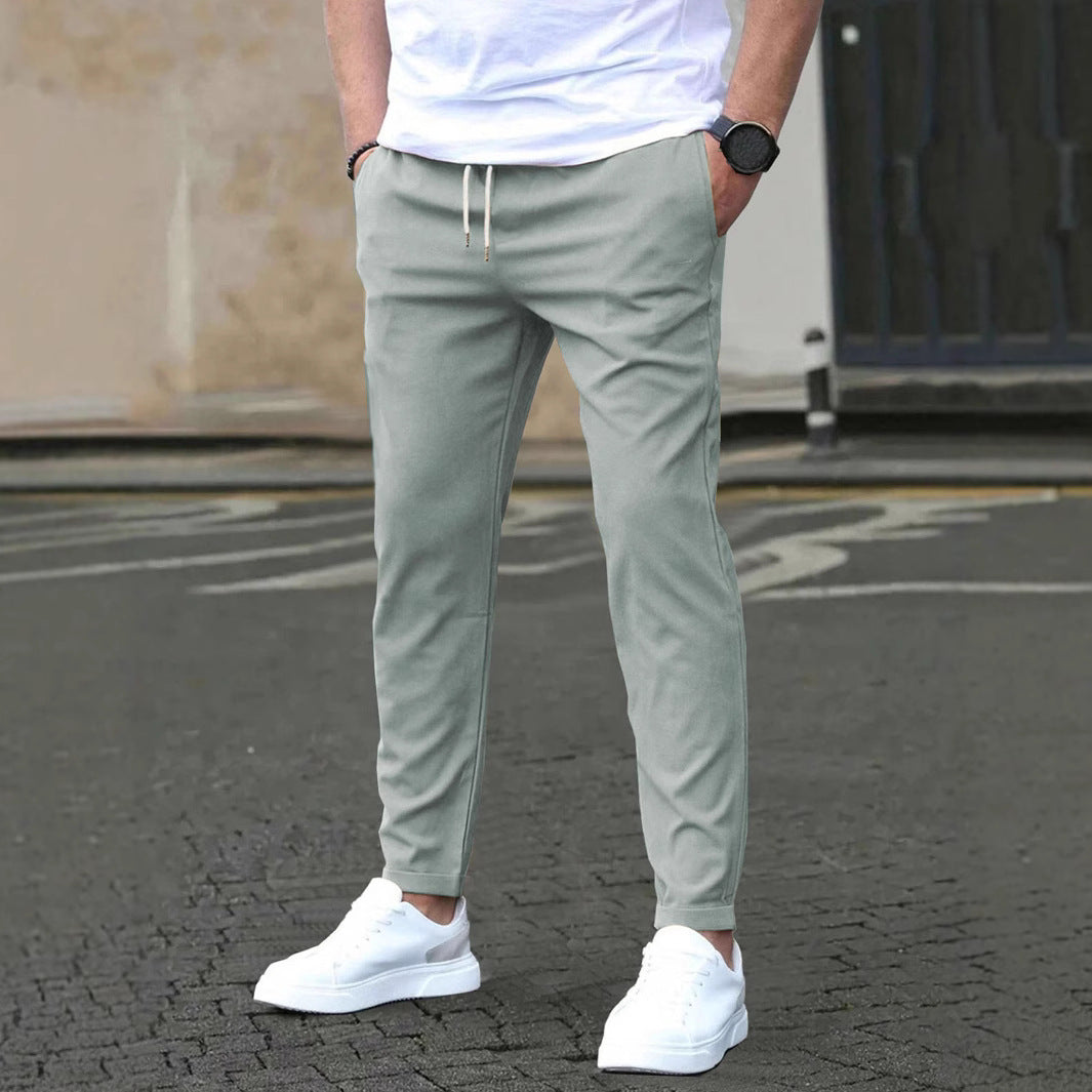 Herren Slim-Fit Jogginghose mit Kordelzug, Seitentaschen und schmalem Knöchelabschluss – Sorevano
