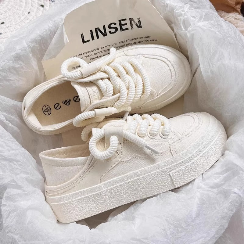 Damen Sneakers mit dickem Profil und innovativen Schnürdetails Echo Archiv