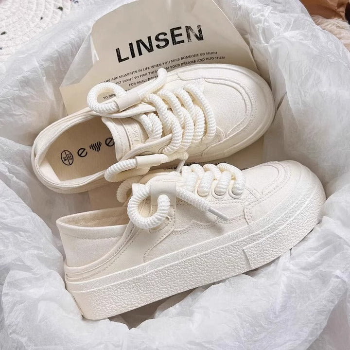 Damen Sneakers mit dickem Profil und innovativen Schnürdetails Echo Archiv