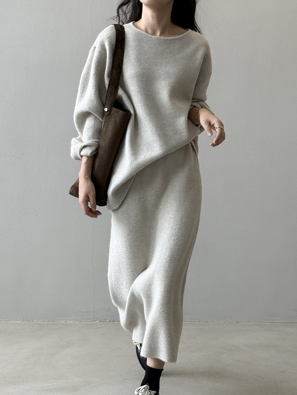 Damen Kuscheliges Strick-Set Oversize-Pullover mit weitem Rundhalsausschnitt und Midirock Echoarchiv
