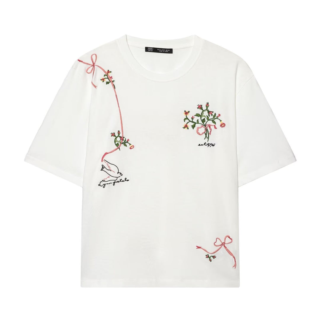 Damen T-Shirt mit feiner Stickerei und einzigartigen Drucken Echo Archiv