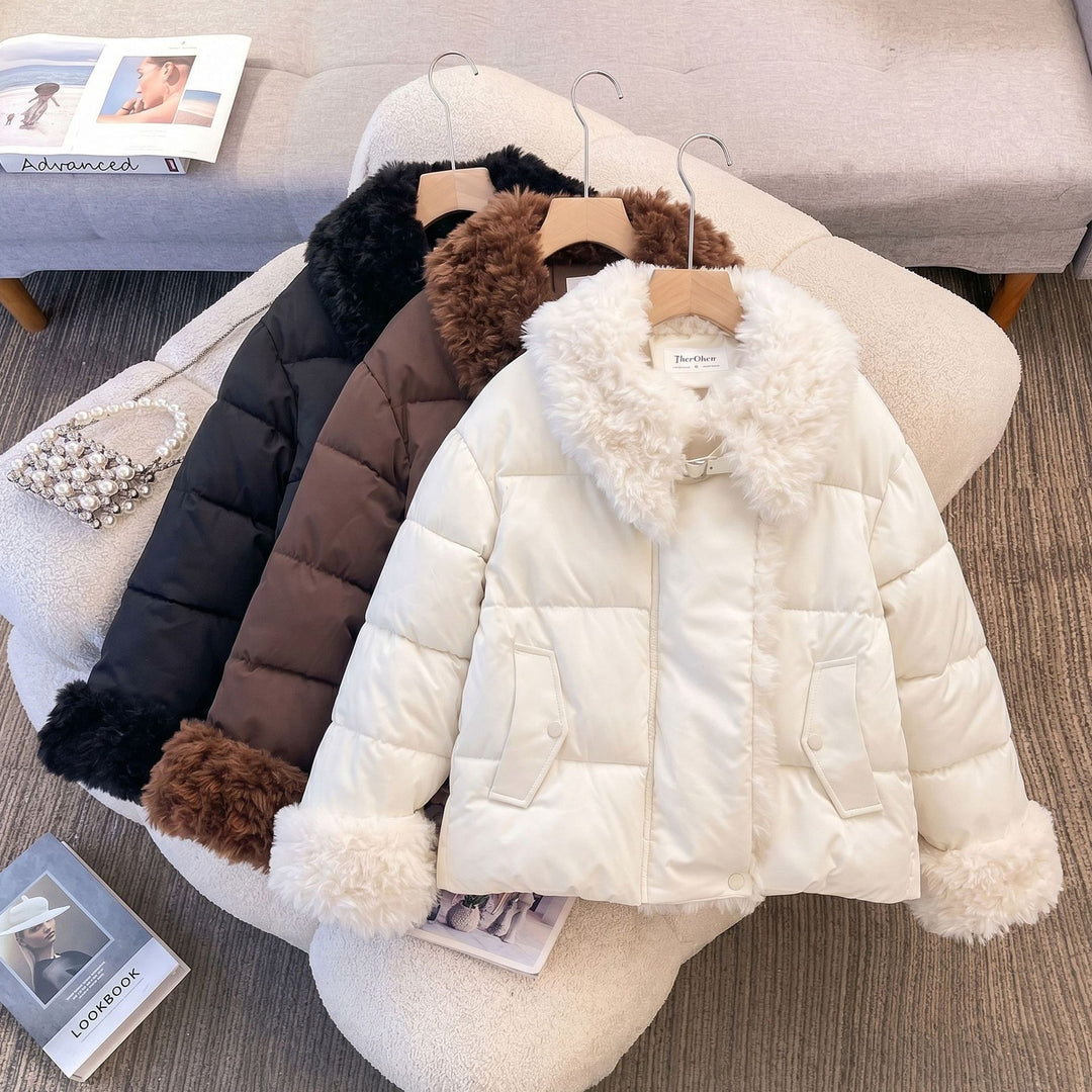 Damen nan wattierte Kurzjacke mit voluminösem Kunstfellkragen und Bommelbändern Echo Archiv