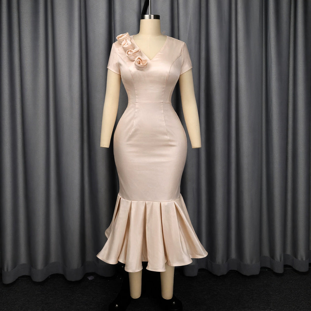 Damen figurbetontes Kleid mit Volant und Blütenapplikationen Echo Archiv