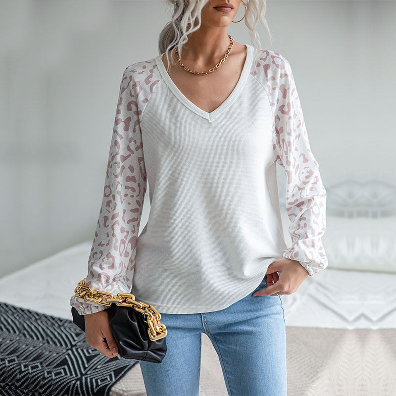 Damen Feinstrick-V‑Neck-Shirt mit Waffelstruktur und Chiffon-Leopardenärmeln Echoarchiv