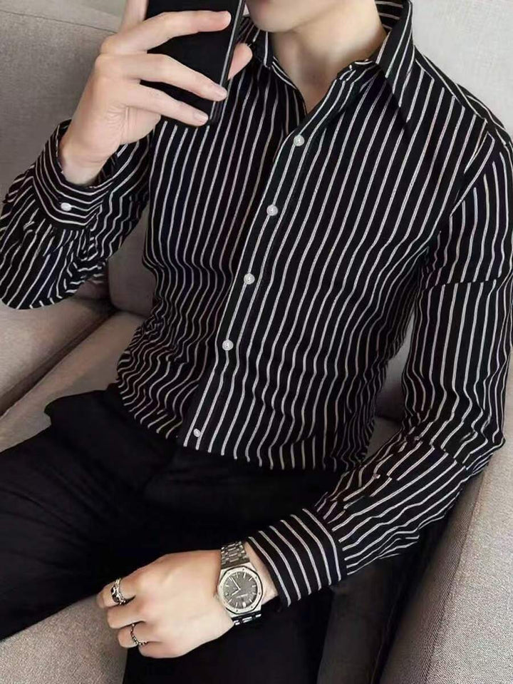 Herren Slim-Fit Hemd mit vertikalem Streifenmuster Echoarchiv