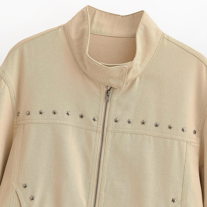 Damen Kurz geschnittene vegane Lederjacke mit Stehkragen, durchgehendem Reißverschluss und Sternnieten-Detail Echoarchiv