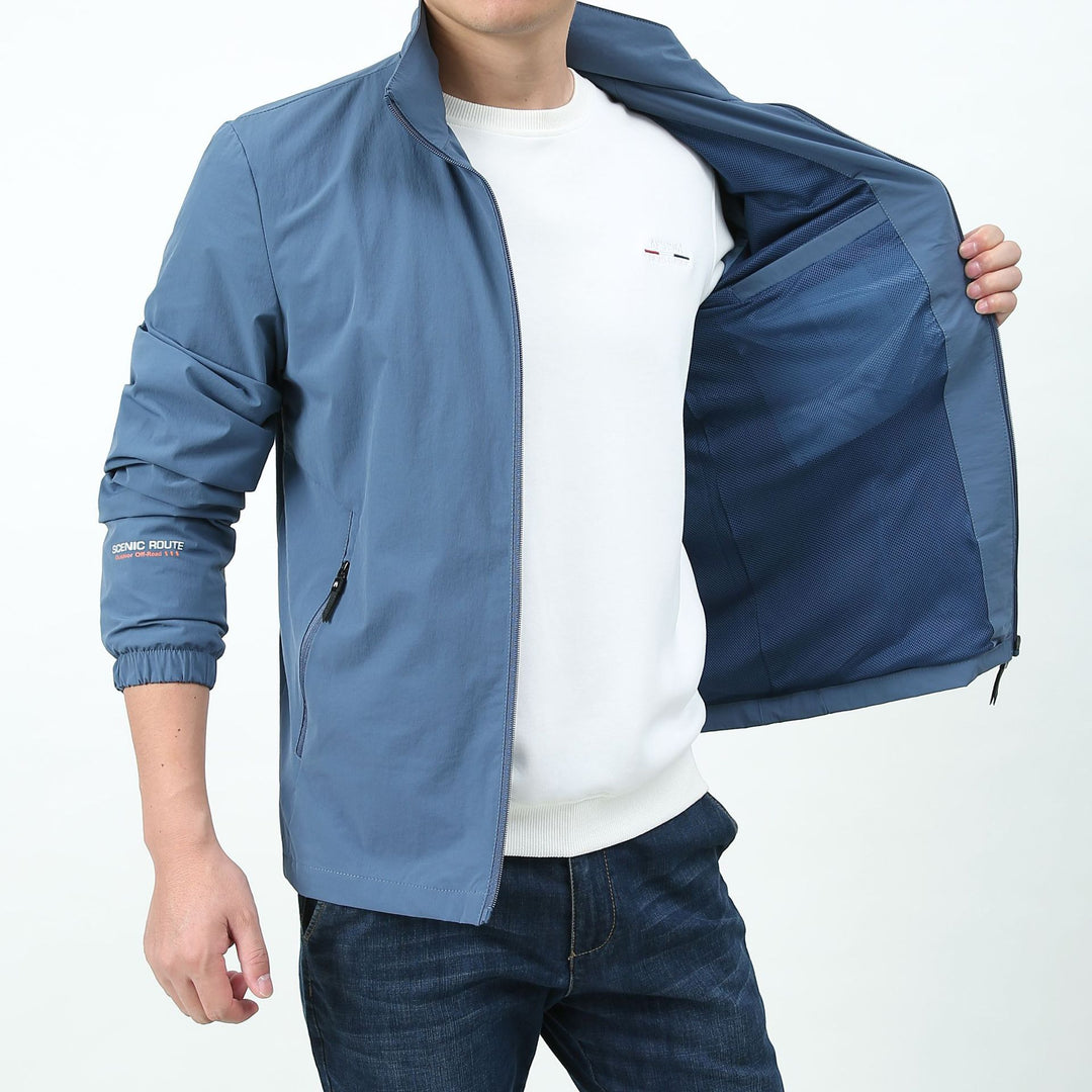 Herren leichte Zip-Übergangsjacke mit hohem Stehkragen und Reißverschlusstaschen Echoarchiv