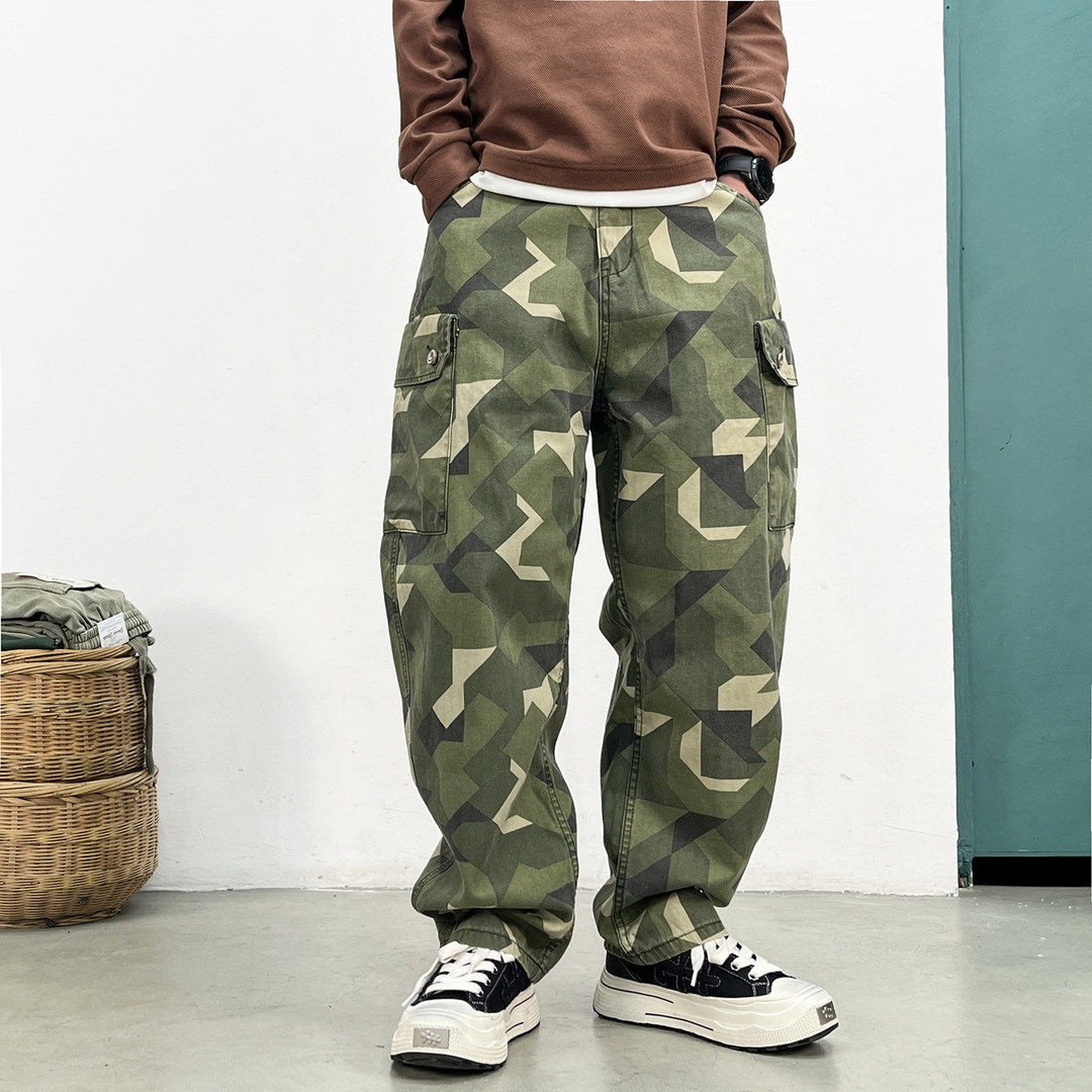 Herren Cargo-Hose im modernen Camouflage-Stil Echoarchiv