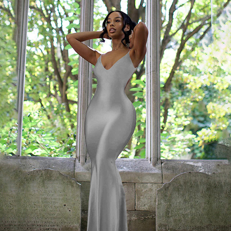 Damen elegantes figurbetontes Abendkleid mit Spaghettiträgern und fließendem Schnitt Echo Archiv