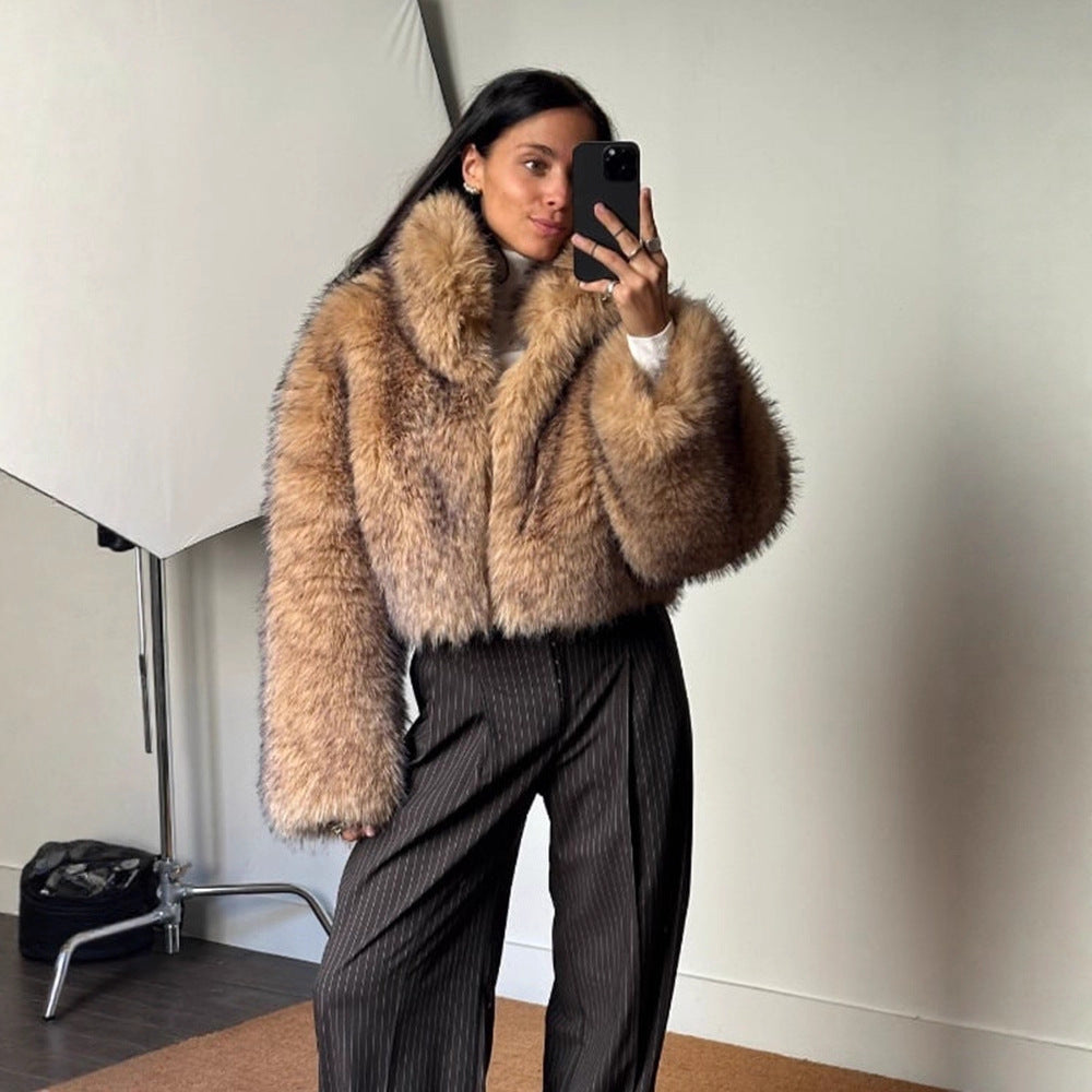 Damen Luxus-Kunstpelz-Cropped-Bomber mit Oversized-Ärmeln und hohem Schalkragen Echoarchiv