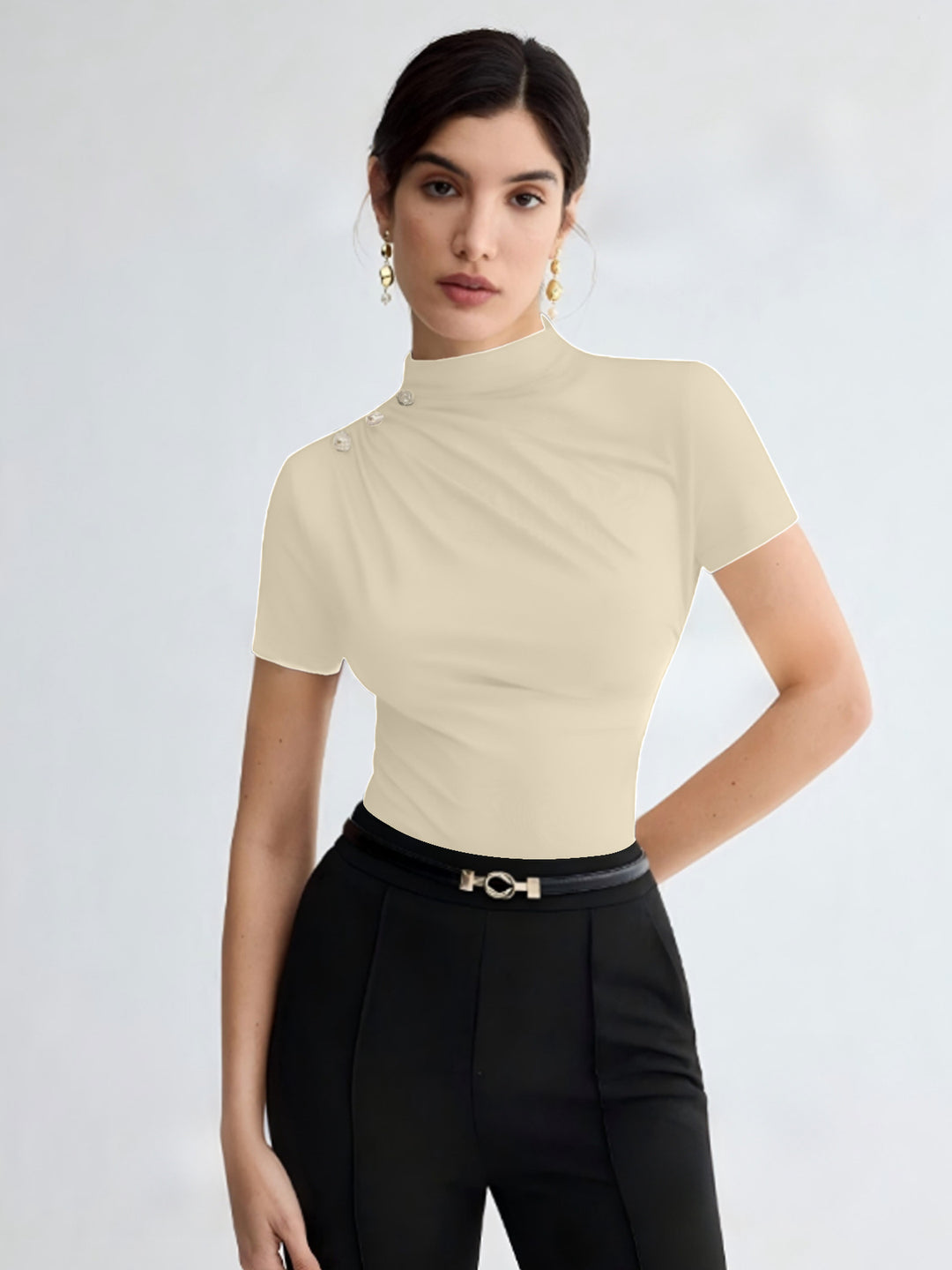 Damen elegantes Oberteil mit dekorativen Knopfdetails und modernem Stehkragen Echo Archiv