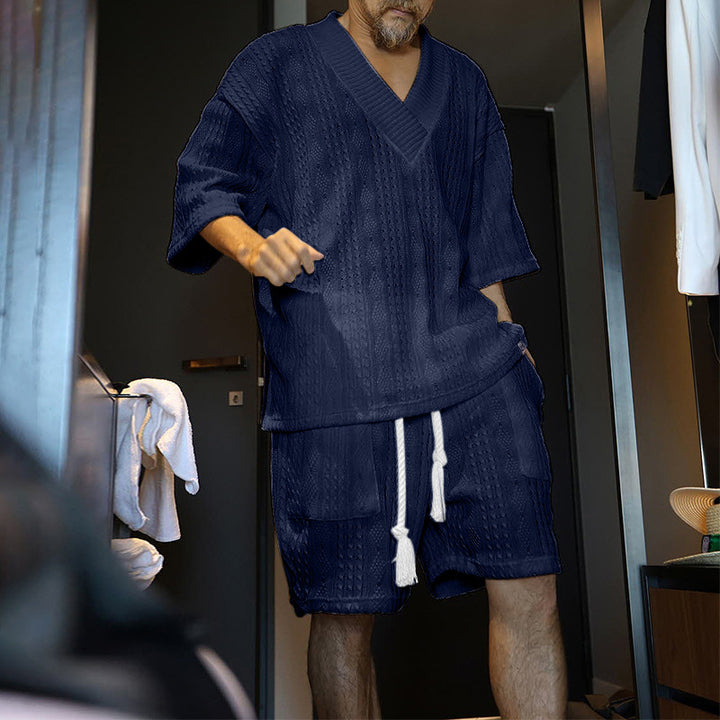 Herren lässiges Strandoutfit mit atmungsaktivem Oberteil und praktischen Shorts Echoarchiv