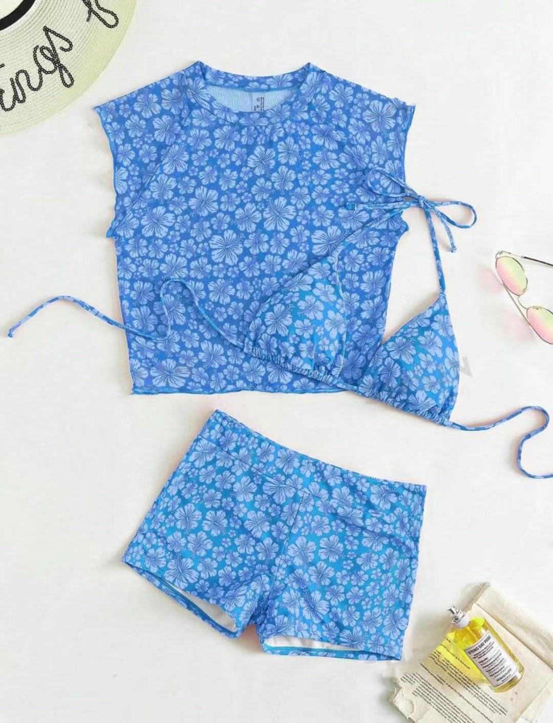 Damen Bikiniset mit elegantem Oberteil und modischen Shorts Echo Archiv