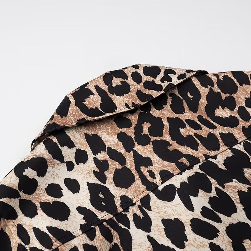 Damen Cropped-Fieldjacke im Leopardenmuster mit breitem Revers und Pattentaschen Echo Archiv