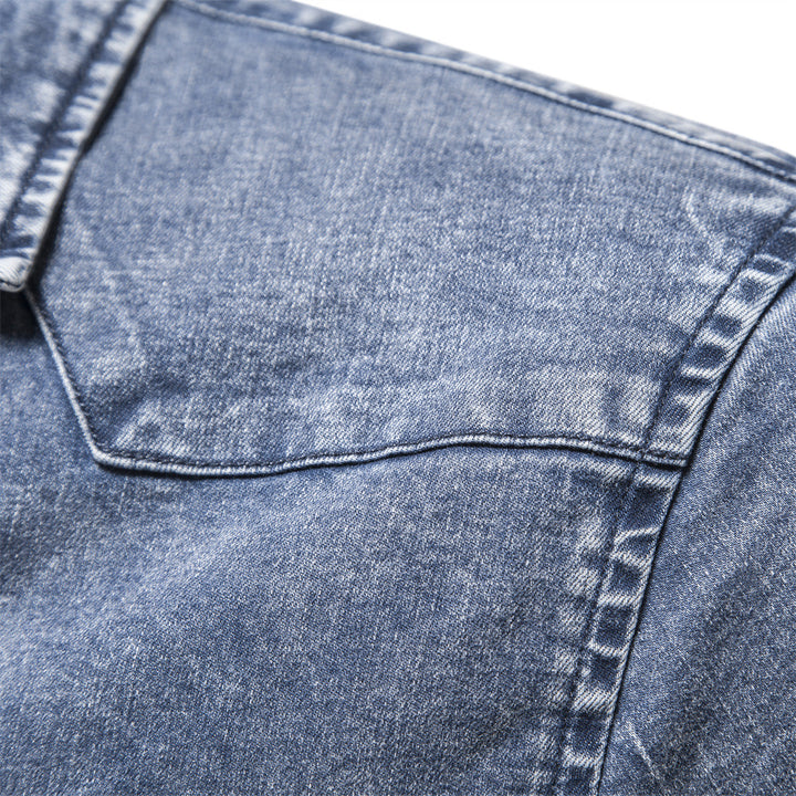 Herren Denim Hemdbluse mit zwei Brusttaschen und geschmackvollen Stickereien Echoarchiv