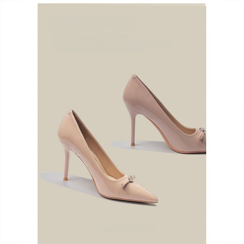Damen Spitz zulaufende Lack‑Pumps mit hohem Stiletto‑Absatz und Kristall‑Schleifenapplikation – Lioré